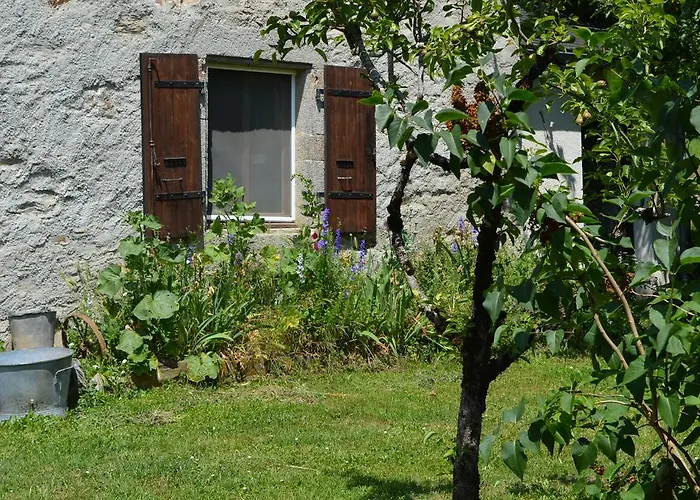 Les Ecuries De La Sabatarie بيت ضيافة Cambounes